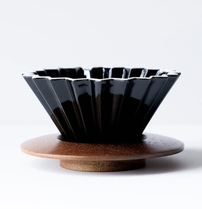 ORIGAMI - MEDIUM COFFEE DRIPPER AND WOOD HOLDER (BLACK)
